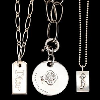 DESIGNERHALSBAND, 3 st, varav 2 st i silver, (tot 38 gram). Bl a Design Efva Attling.