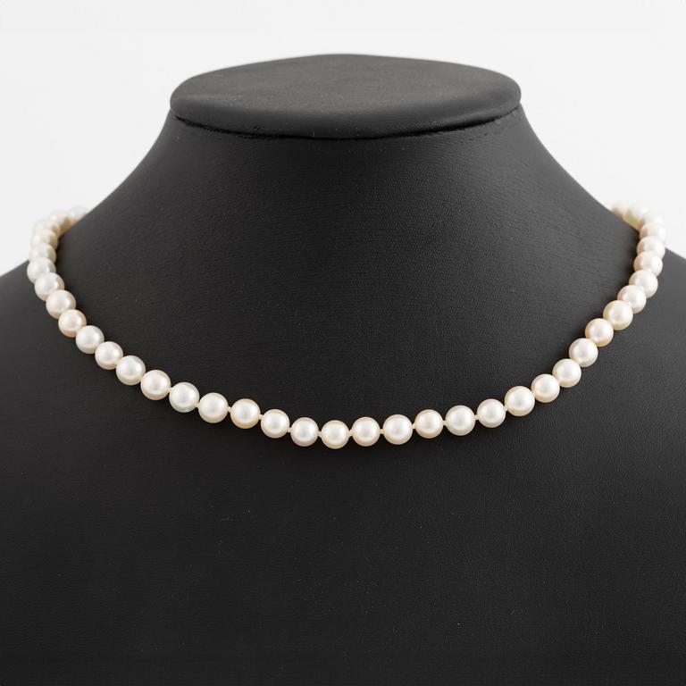 Collier odlade pärlor lås 18K guld.