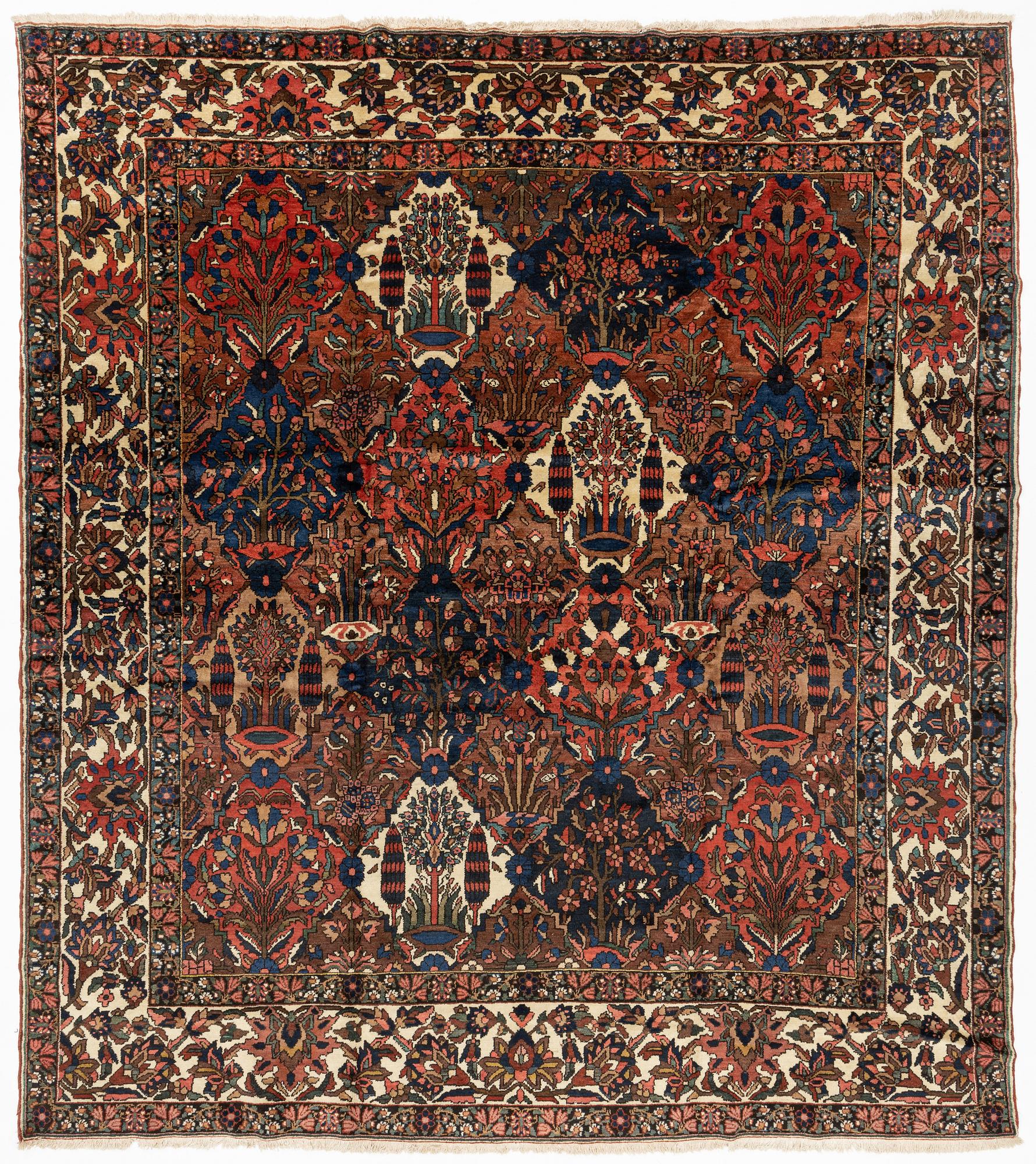 A semi-antique Chahar Mahal/Bakhtiari carpet, ca 397 x 351 cm.