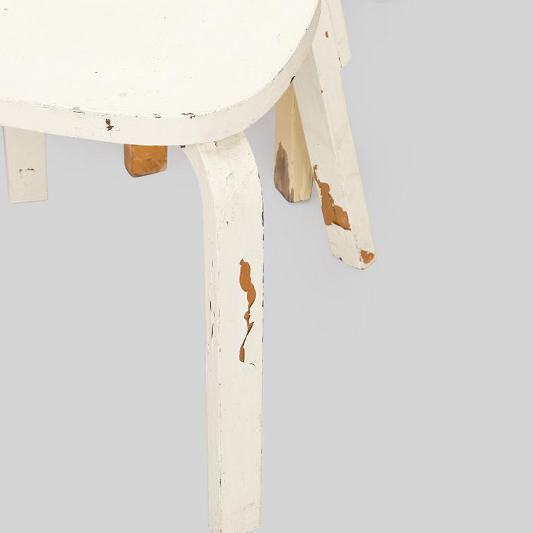 Alvar Aalto, Tuoleja, 4 kpl malli 69 ja jakkara malli 60, O.Y. Huonekalu- ja Rakennustyötehdas A.B. 1900-luvun puoliväli.