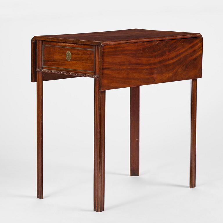 A Late gustavian mahogny table.