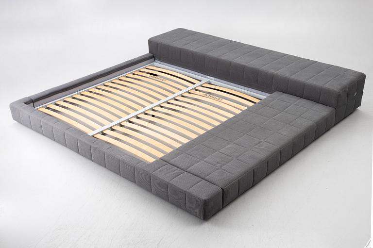 Giuseppe Viganò, a 'Squaring' bed, Bonaldo, Italy.