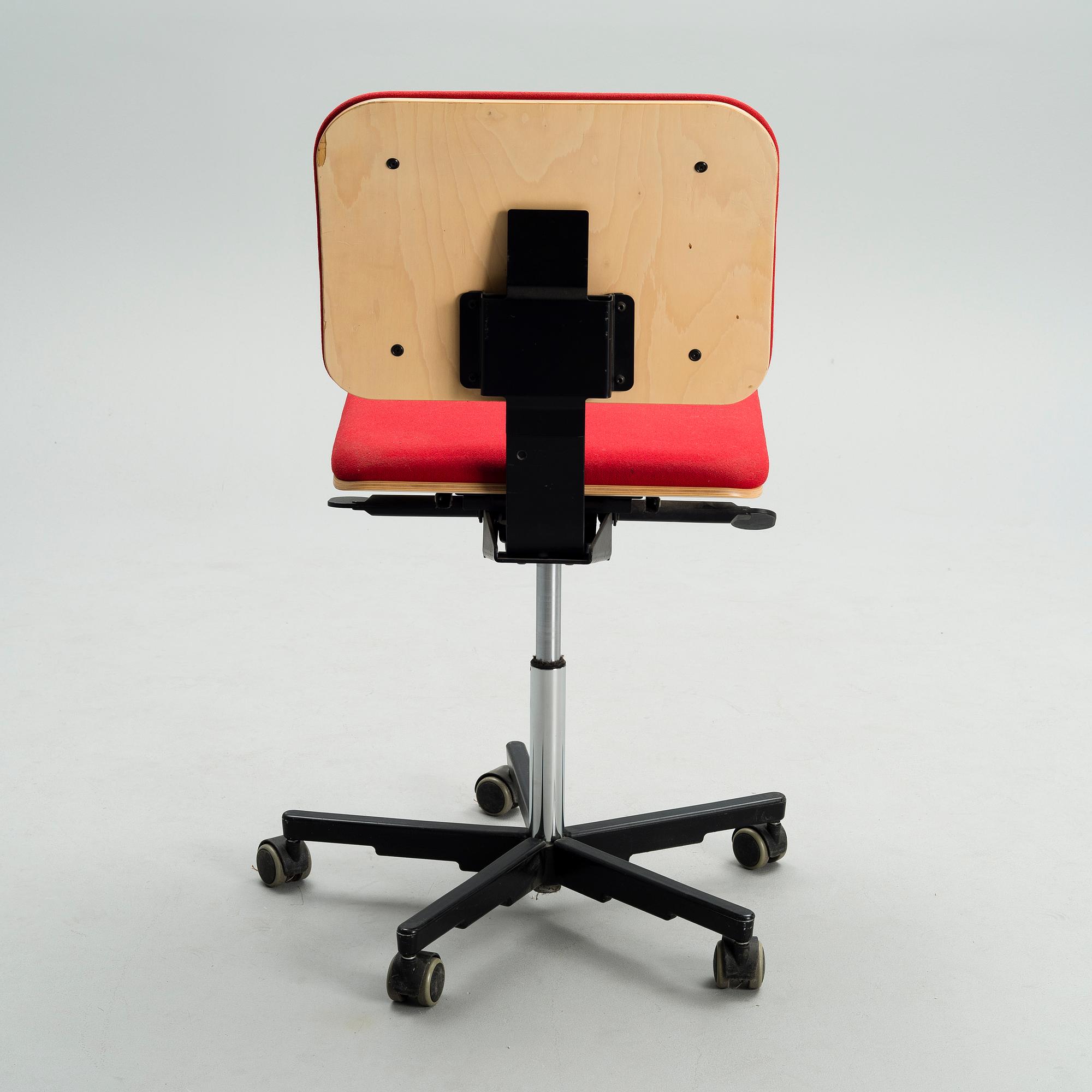 YRJÖ KUKKAPURO, KONTORSSTOL.