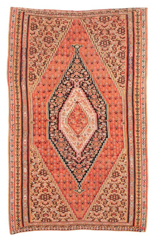 SEMI-ANTIQUE SENNEH KILIM. 191 x 119,5 cm.