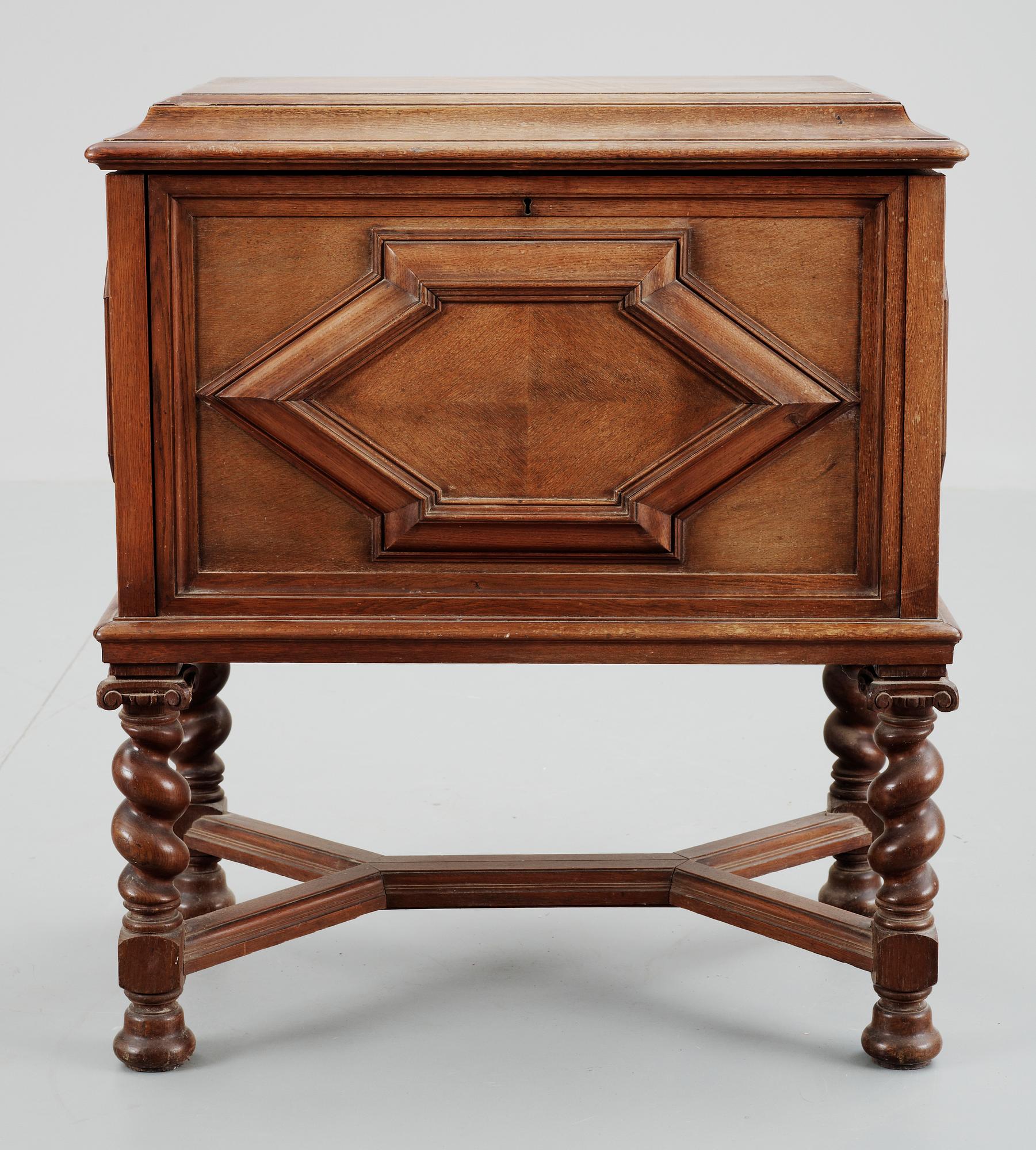 BESTICKSCHATULL, barockstil, 1920/30-tal.