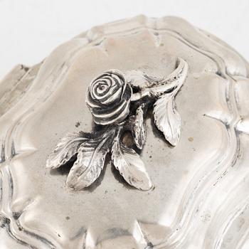 A silver sugerbox, early 19th century, unidentified makers mark, possibly Fellin, Estonia.