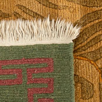 A tibetan rug. 240x170 cm.