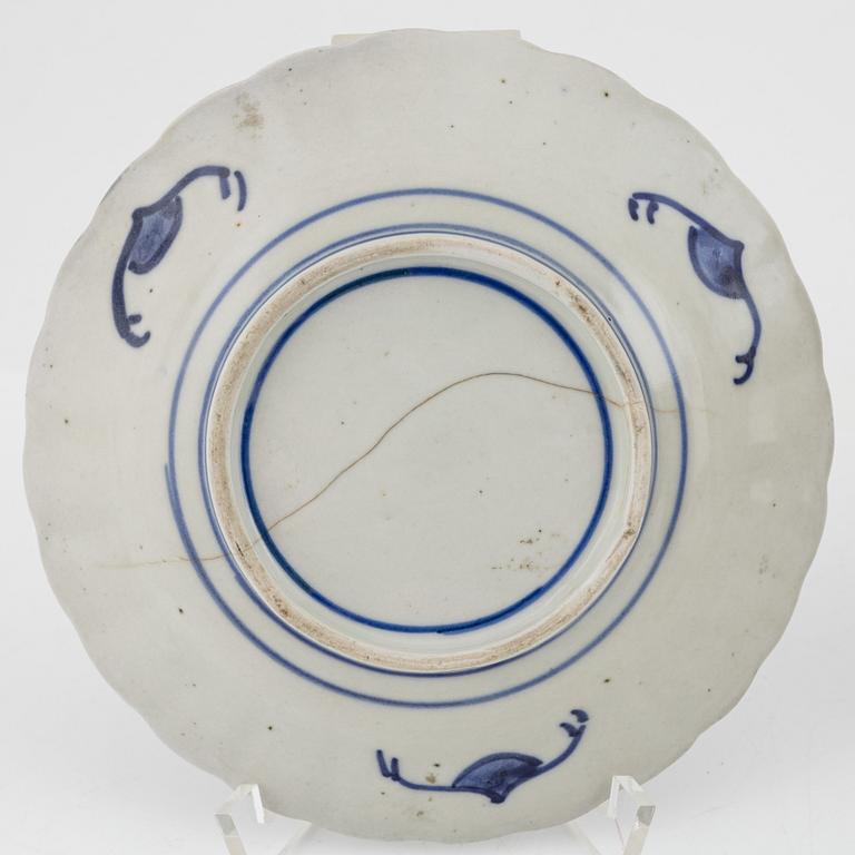 Seven pieces of Japanese Imari porcelain, around 1900 and early 20th century.