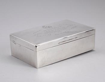 CIGARRLÅDA, silver, London 1928. Vikt med inredning ca 1250 gram.