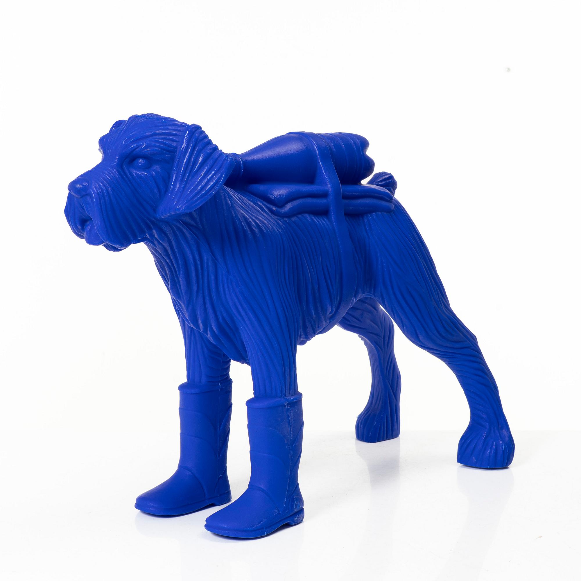 William Sweetlove, "Cloned Schnauzer with water bottle". (Blue).