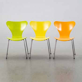 ARNE JACOBSEN, 5 chairs, "Sjuan", Fritz Hansen, Denmark.