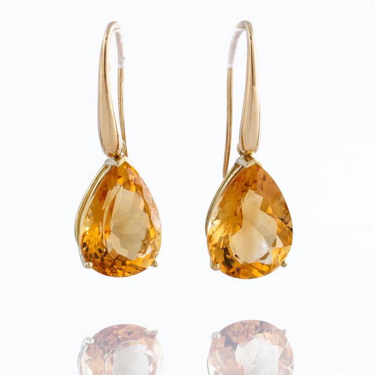 A pair of citrine earrings.