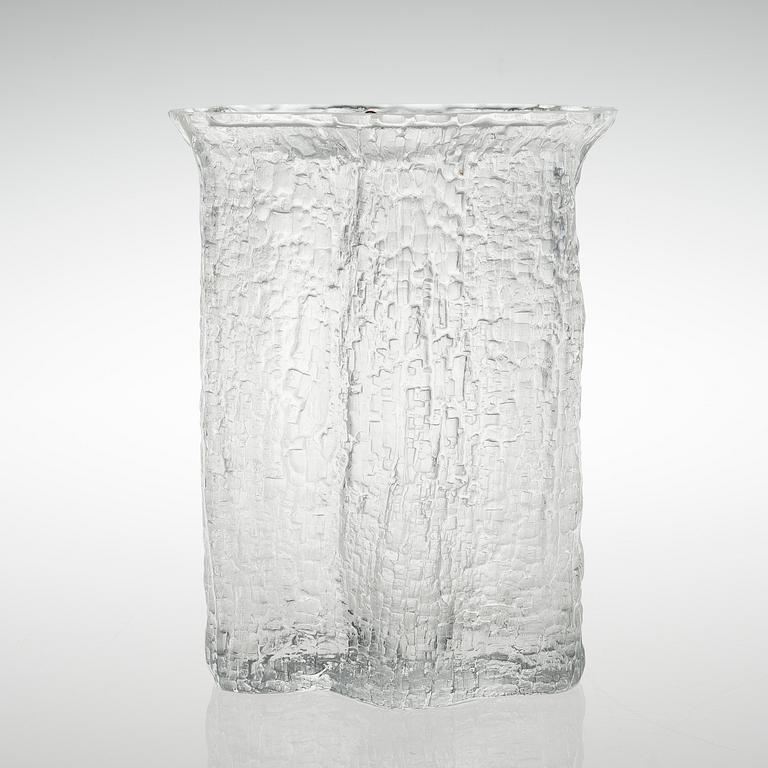 A TIMO SARPANEVA GLASS VASE, Finlandia-series, signed Timo Sarpaneva -3359.