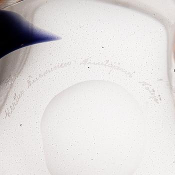 KERTTU NURMINEN, malja, signeerattu Kerttu Nurminen, Nuutajärvi Notsjö.