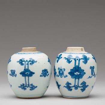 Two blue and white tea caddies, Qing dynasty, Kangxi (1662-1722).