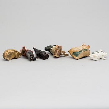 A lot of six pottery figurines 19/20th century.