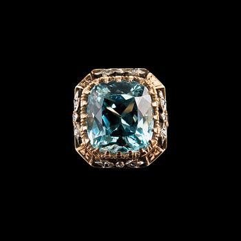 RING, akvamarin ca 14 ct, rosenslipade diamanter. 18K guld A. Tillander 1935. Vikt 10,5 g.