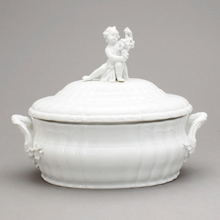 TERRIN, porslin, Berlin, omkring sekelskiftet 1800.
