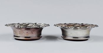 COASTERS, 2 par, nysilver, England 1900-tal.