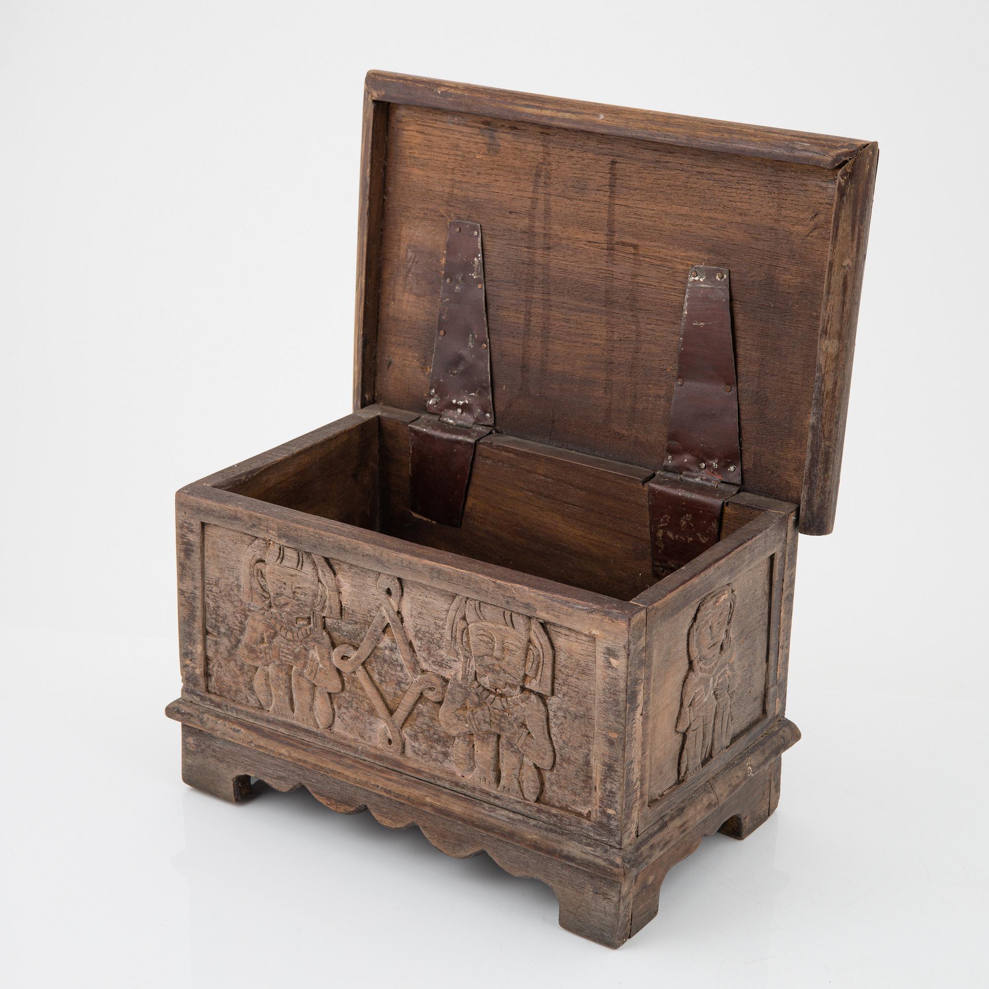 A group of Indonesian objects, 20th Century (6 pieces).