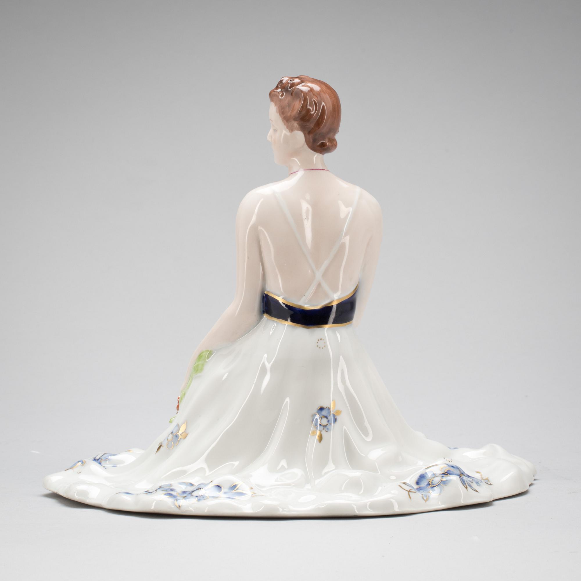 FIGURIN, porslin, Royal Dux, omkring 1900-talets andra kvartal.