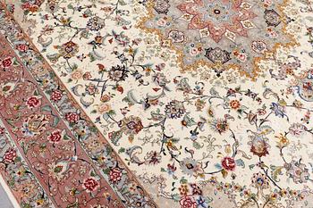 Matta, Täbriz, part silk, 297 x 253 cm.