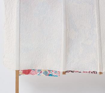 ROBERT RAUSCHENBERG, multipel. Handgjort papper, bambu och tyg, 1975, signerad och numrerad 22/33.