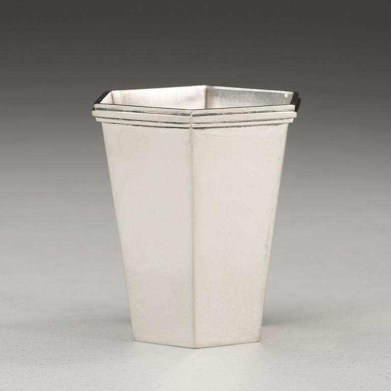 A Wiwen Nilsson sterling vase, Lund 1958.