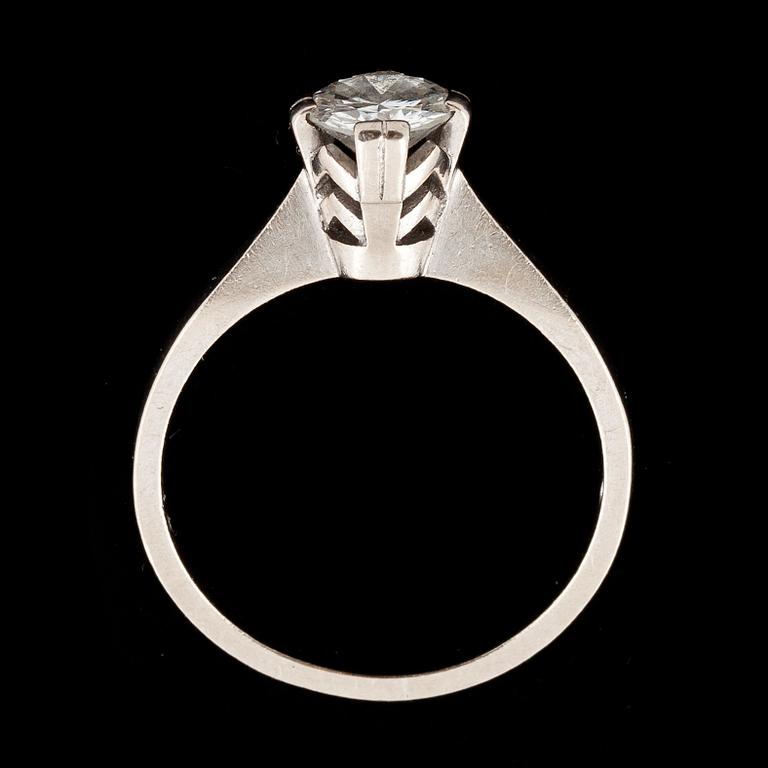 RING, 18k vitguld med briljantslipad diamant ca 0,65 ct. Gustaf Dahlgren Malmö. Vikt ca 3 g.