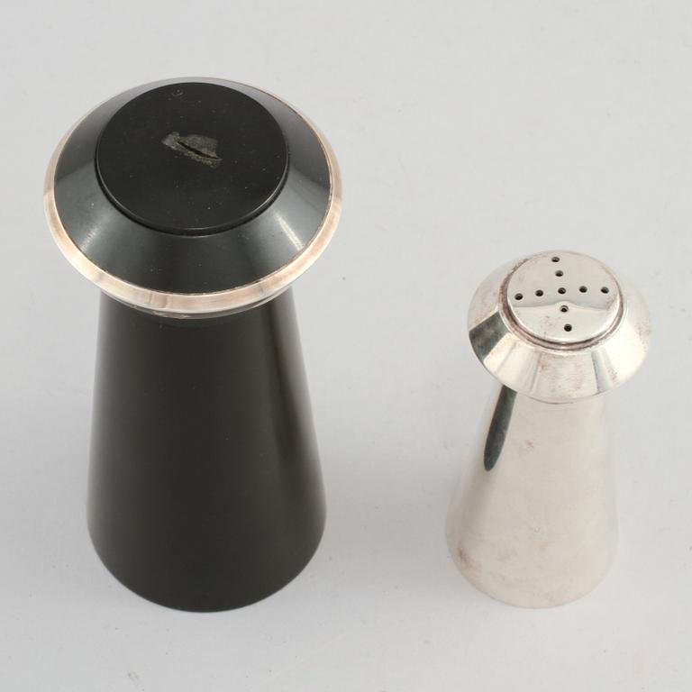 SALTSTRÖARE och PEPPARKVARN, silver och backelit, Svend Toxvaerd, Köpenhamn, 1900-tal.