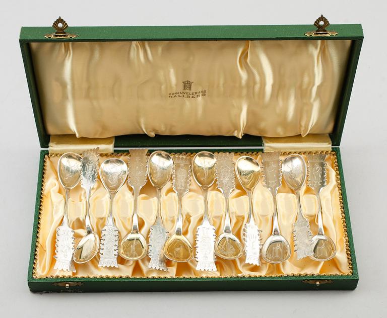 KAFFESKEDAR, 12 st snarlika, samemodell, bolidensilver, 1930/40-tal. Vikt ca 147 gram.