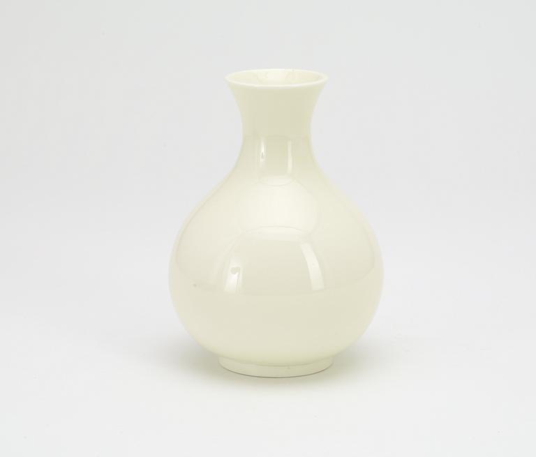 A Wilhelm Kåge 'Cintra' porcelain vase, Gustavsberg 1940.