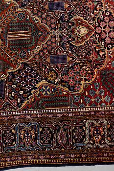 A rug, semi-antique Kashan, ca 216,5 x 140 cm.