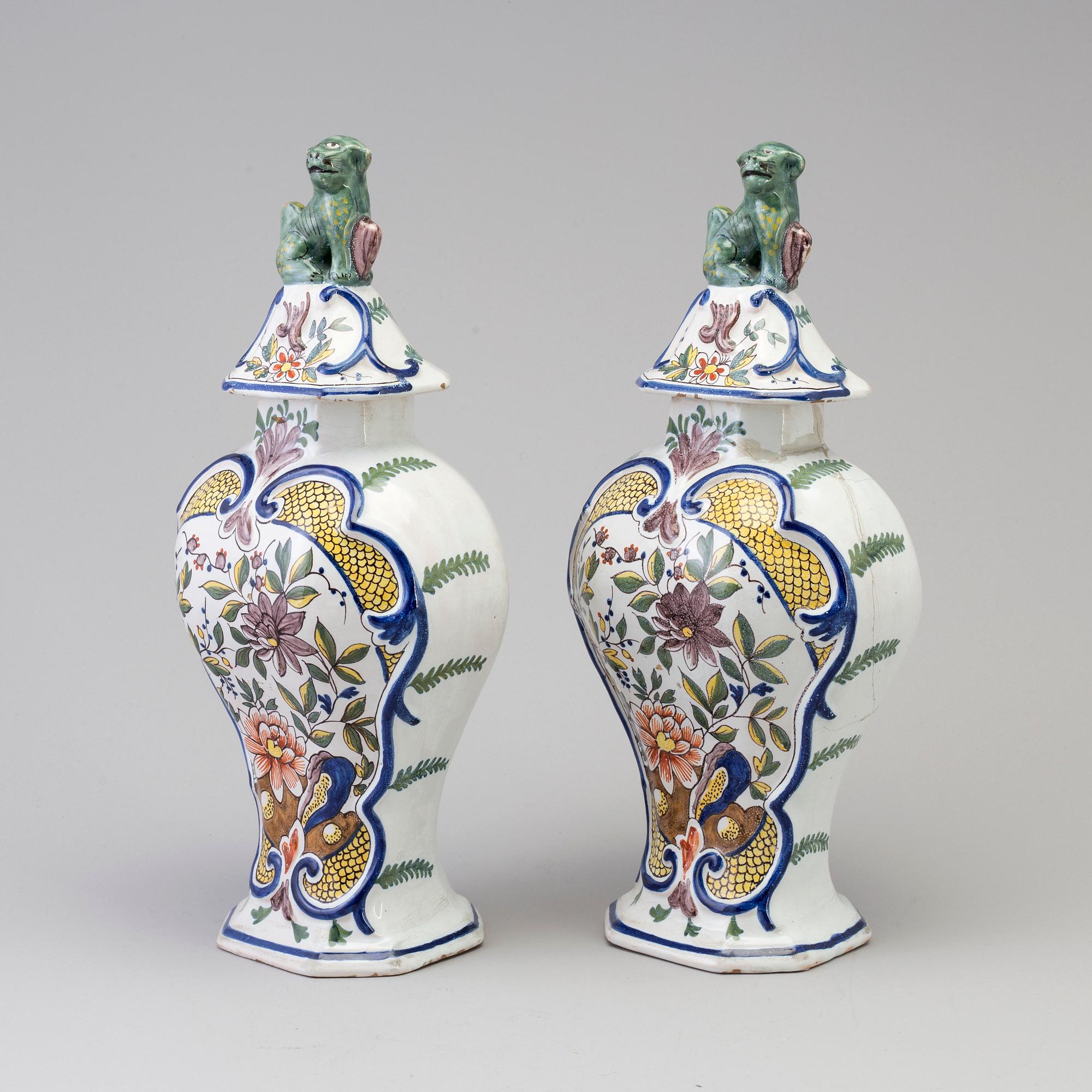 A pair of faience lidded urns, 18th/19th century.