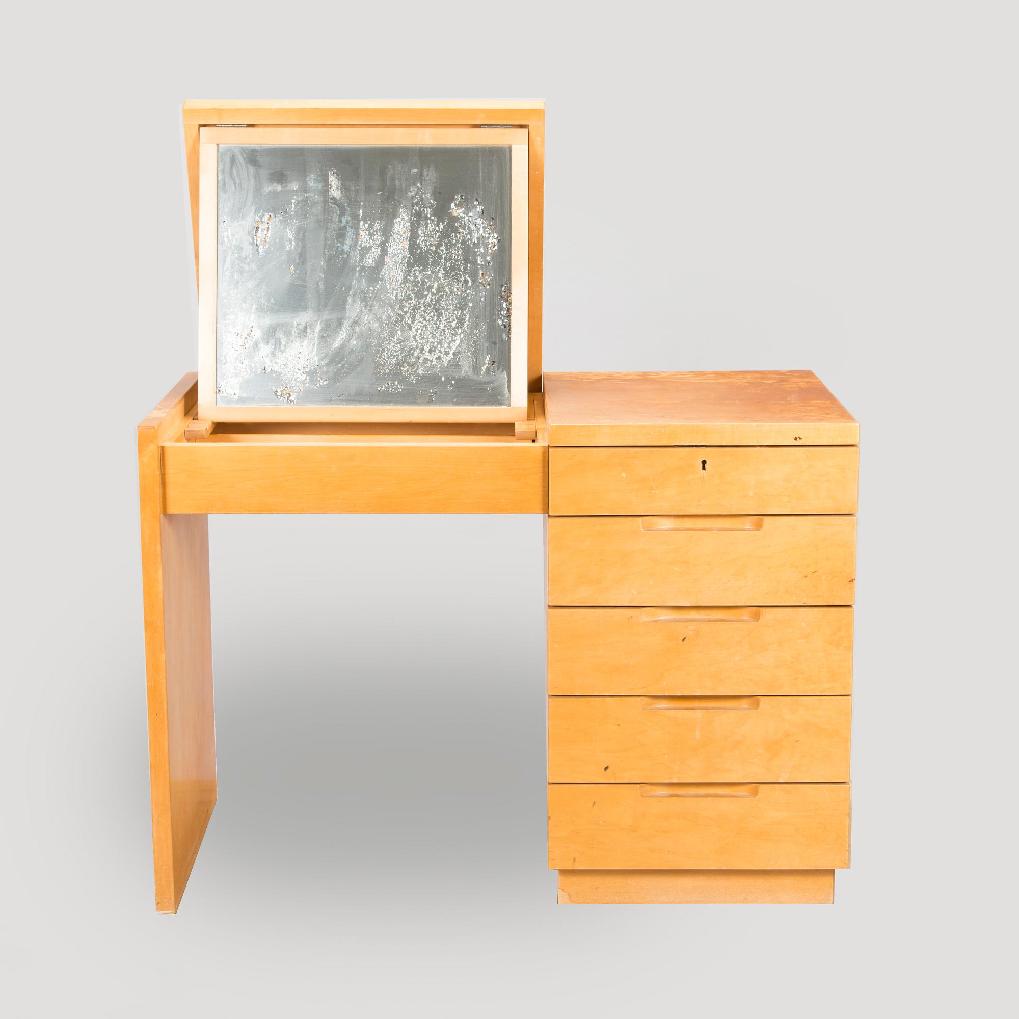 Aino Aalto, toalettbord / skrivbord,  modell 190, O.Y. Huonekalu- ja Rakennustyötehdas A.B. tidigt 1950-tal.