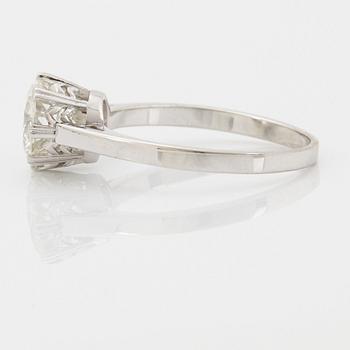 Ring 18K vitguld med en rund briljantslipad diamant 1.86 ct enligt gravyr kvalitet ca G/H si/i.