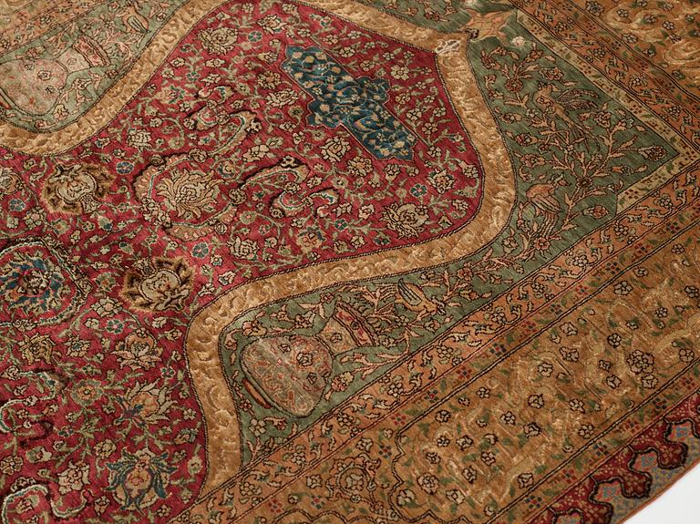 Matta, antik silke Kum Kapi med metallbroschering, Istanbul omkring 1910, "Sultan's Head Prayer" design.