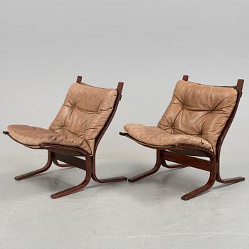 A pair of 1970s "Siesta", easy chairs and sofa tables by Ingmar Relling, Norge.