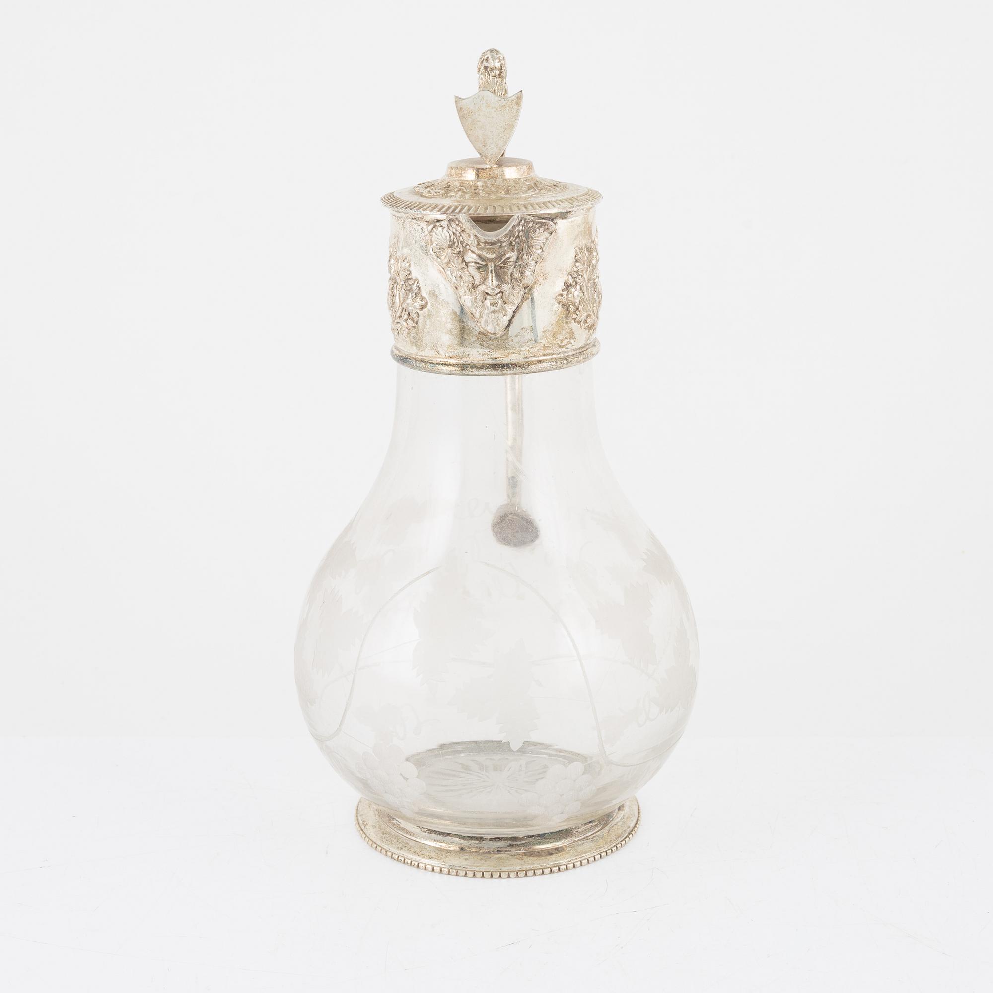 Vinkanna, glas och nysilver, omkring år 1900.