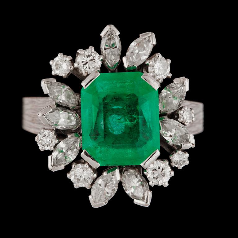 A step cut emerald, total carat weight circa 4.00 cts and diamond ring, total carat weight circa 1.40 cts.