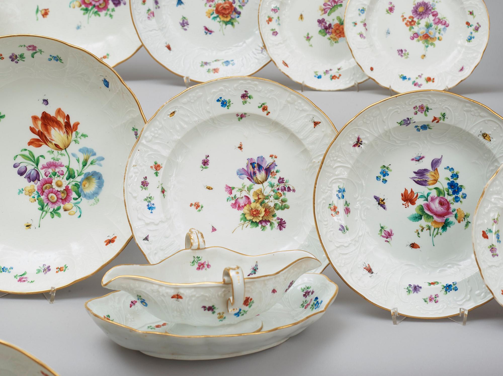 SERVIS, 78 delar, porslin. Meissen, främst 1700-tal.