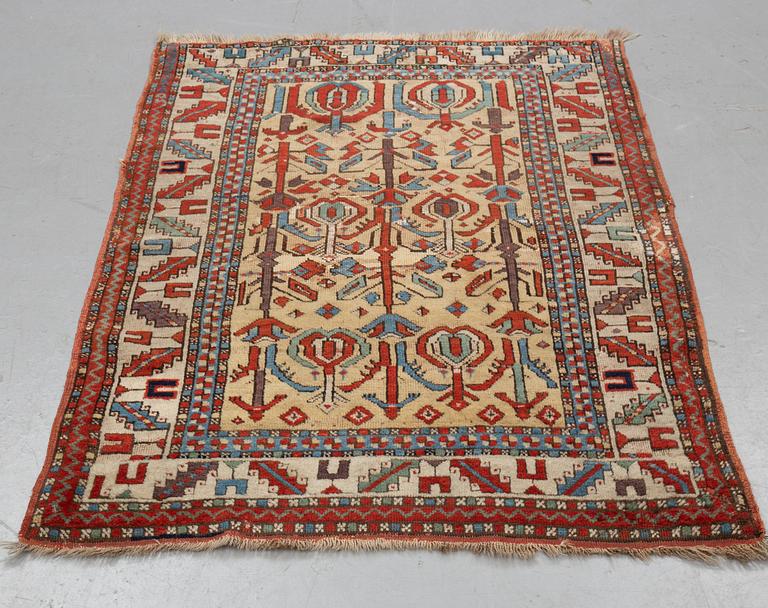 A rug, antique Anatolian/Caucasian, ca 148-149 x 104,5-110 cm (as well as 1-1,5 cm flat weave at one end).