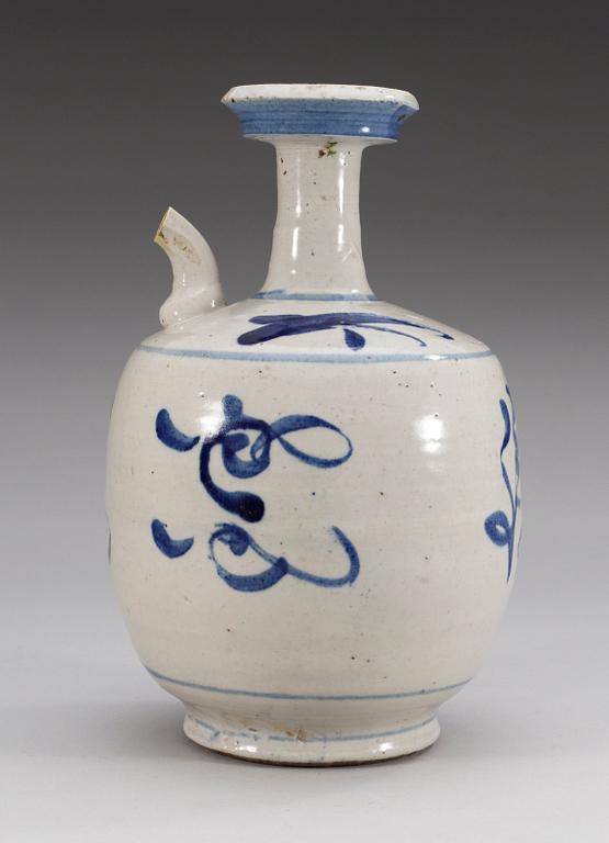 VINKANNA, porslin. Korea, Yi perioden, 17/1800-tal.