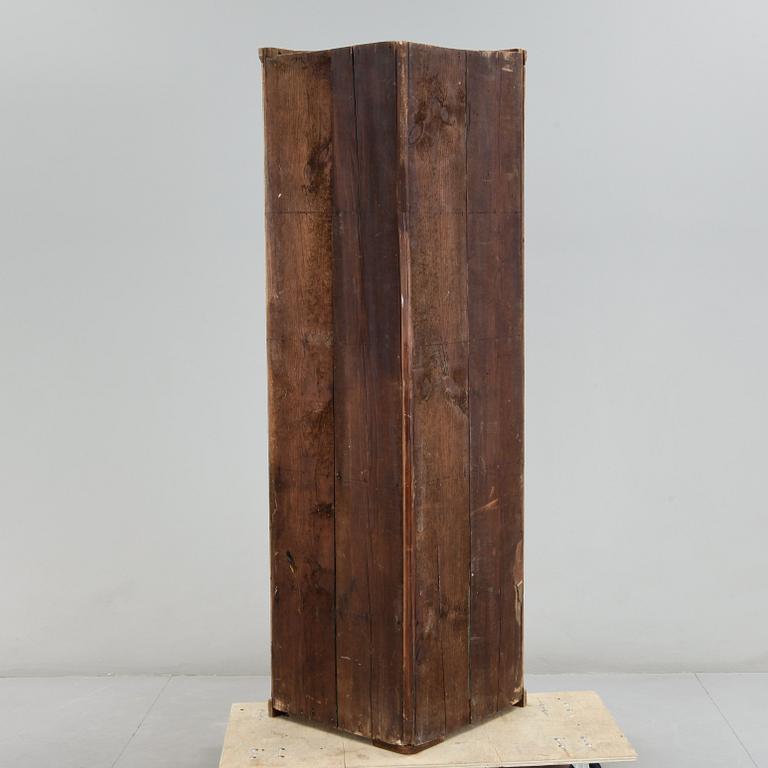 HÖRNSKÅP, 1800-talets början.