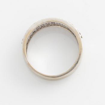 Ring, 18K vitguld med rubiner och briljantslipade diamanter.