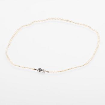 W.A. Bolin, Collier med odlade pärlor, diamant och safir, Stockholm 1947.