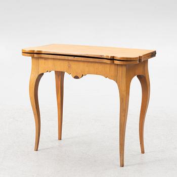 Game table, 19th century.