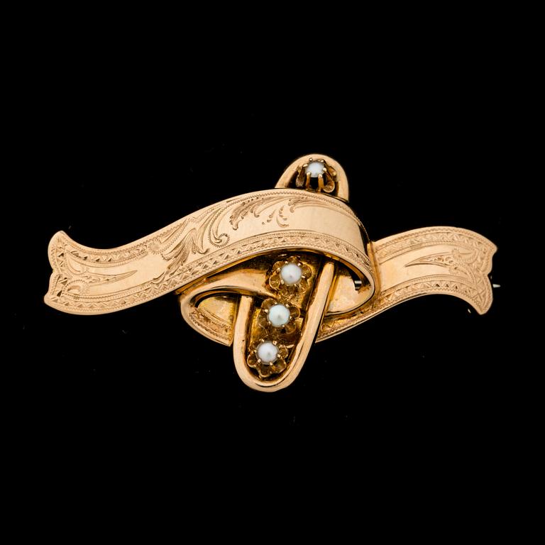 BROSCH, 14 k guld med svenska flodpärlor, Göteborg. Vikt ca 4 g.