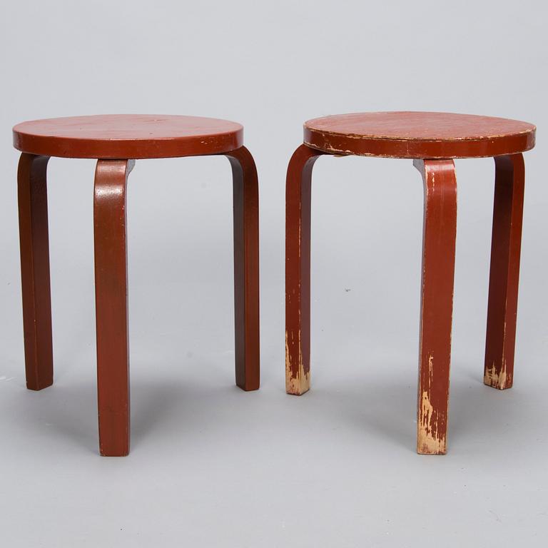 ALVAR AALTO, a pair of mid-20th Century 'E60' Stools for Artek.