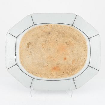 A plate and serving dish, porcelain, China, 19th century.